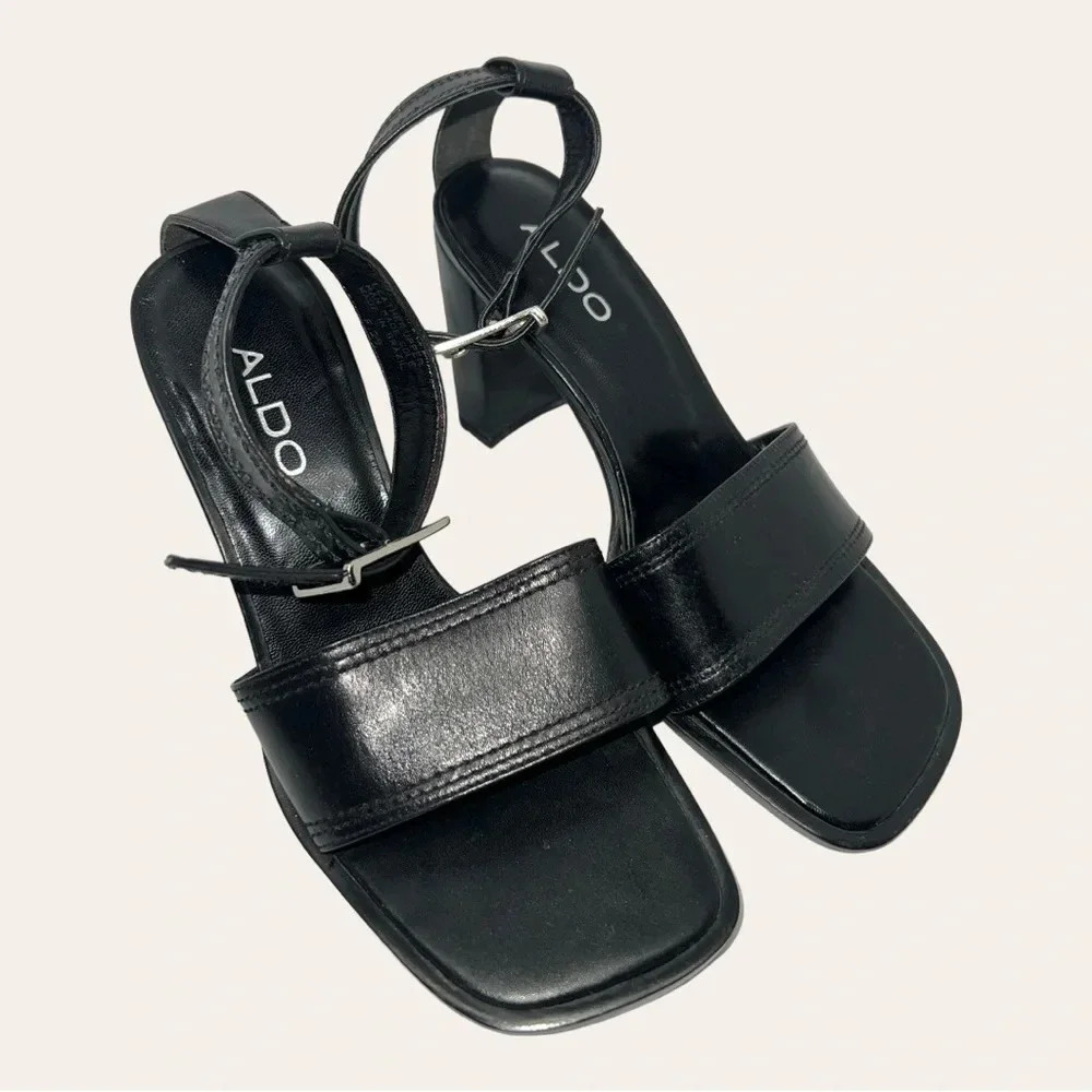 4000. ALDO SQUARE HEEL OPEN TOES HEELS SIZE 36(US 6) BLACK IN COLOR STRAPPY‎